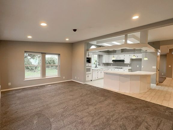 5th image of 2300 E Zillah Dr