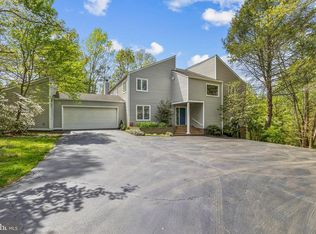 2416 Sunny Meadow Ln, Vienna, VA 22181