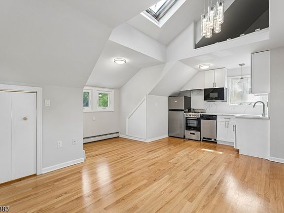 3rd image of 57 Greenwood Ave Floor 3
