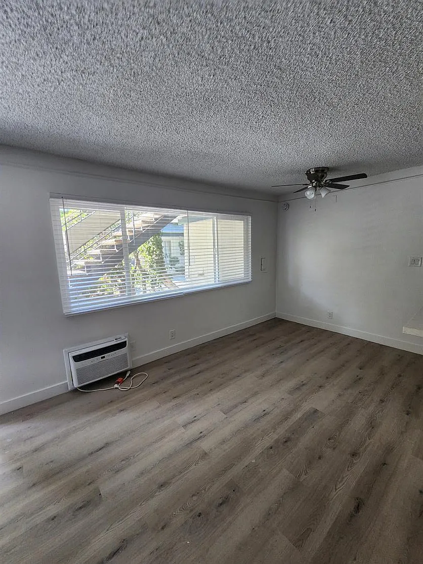 10341 Zelzah Ave — Photo 2