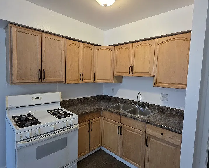 22649 Frisbee St — Photo 12
