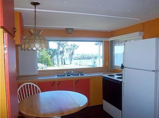 4th image of 3 NE Indian River Dr