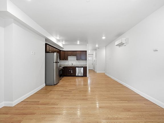 5th image of 80 Pleasant St