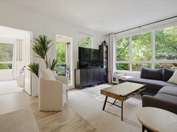 15918 26th Ave #221, Surrey, BC V3Z 5K3