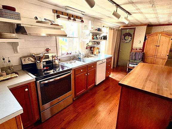 5th image of 21162 Tuff St