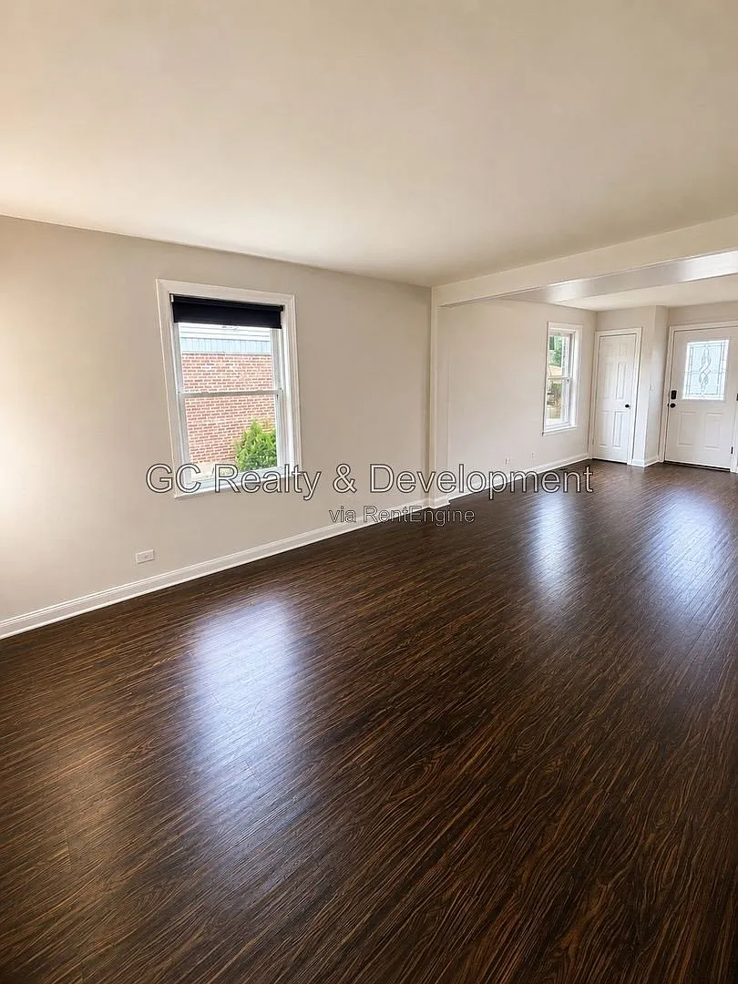 3 bed, 1.0 bath, 1302 sqft, $2,995 — Photo 4