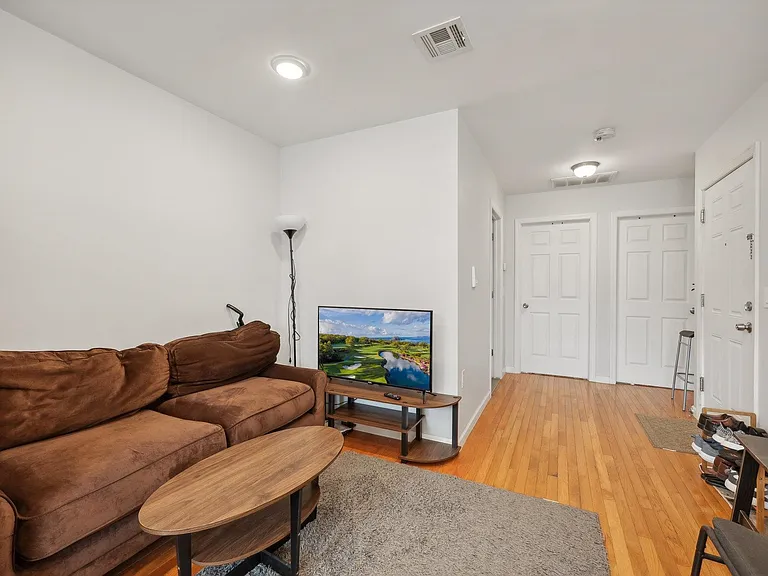240.5 South St #3 — Photo 3