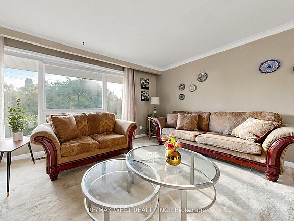 5th image of 941 Willowdale Ave