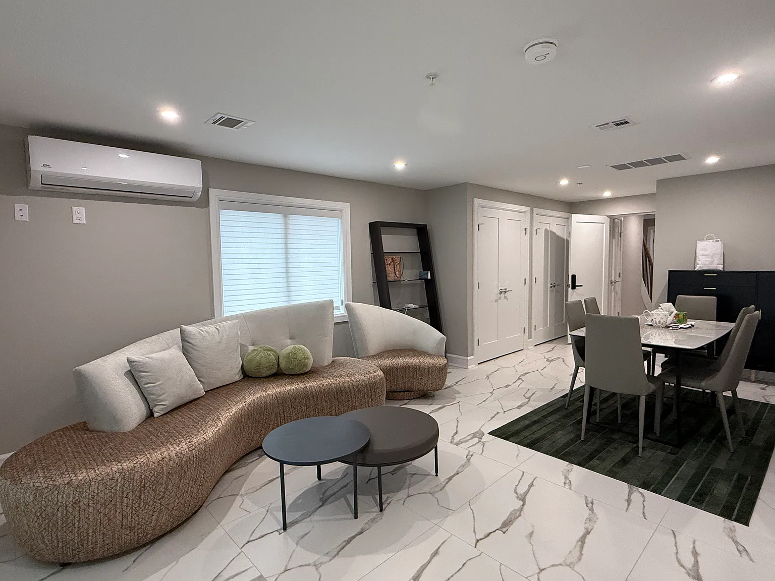 4 bed, $6,300 — Photo 2