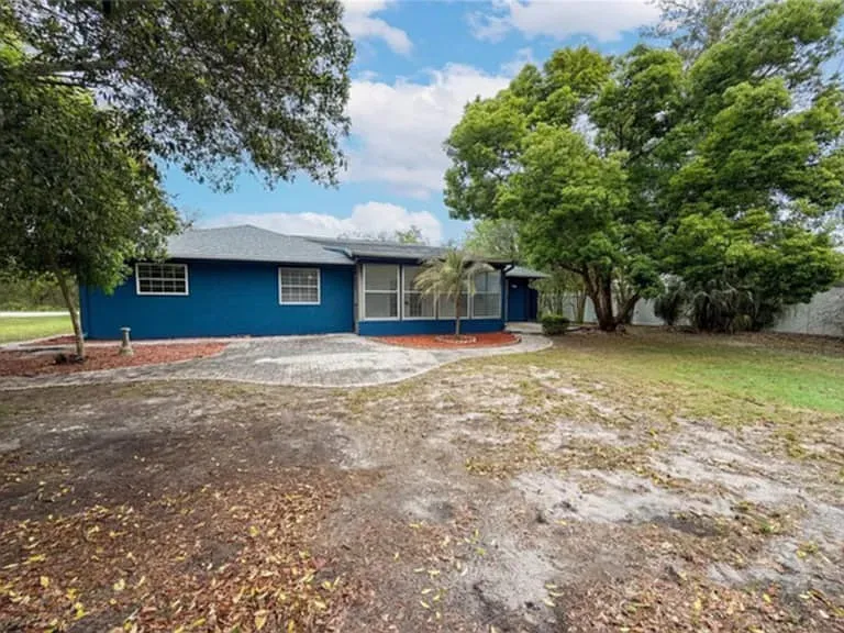 Building Photo - 7605 Holiday Dr
