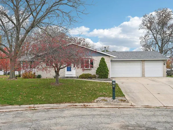 525 South Briarwood Court, Jefferson, WI 53549