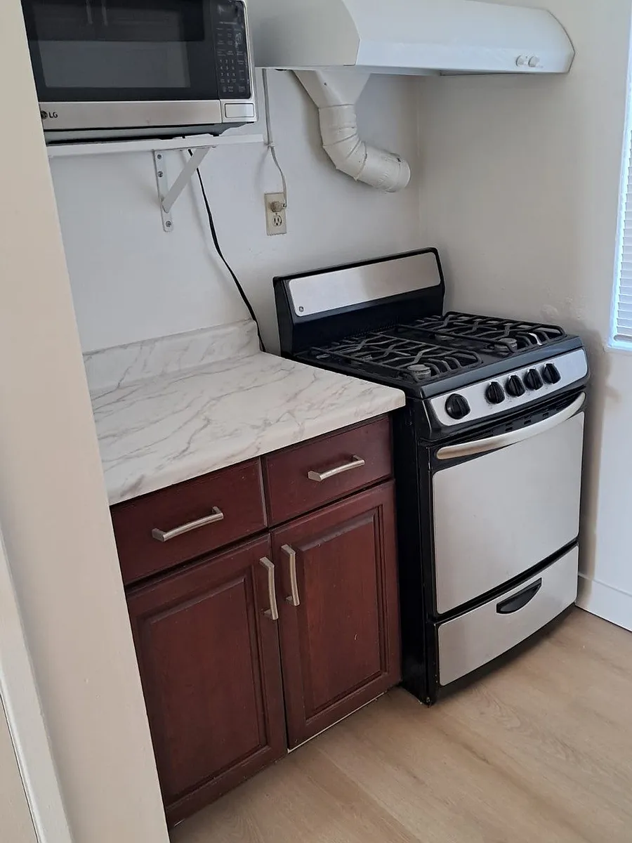 Building Photo - 1360 Warburton Ave #1