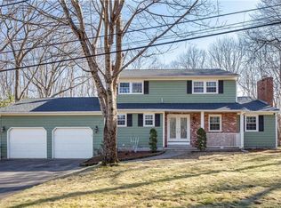 68 Maid Marion Ln, West Warwick, RI 02893