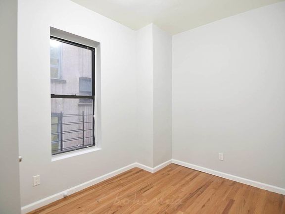 4th image of 220 W 149th St #A44