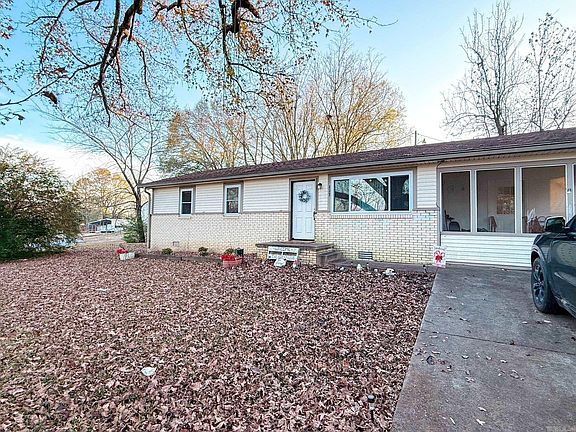 3rd image of 127 Gary St