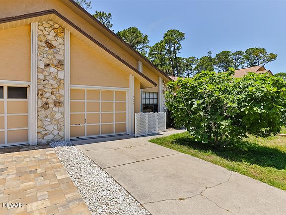 3rd image of 929 Stonybrook Cir