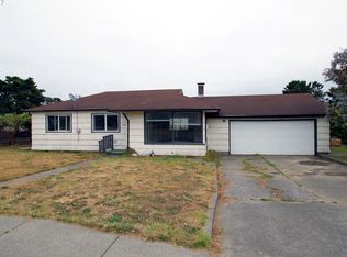 1015 Franklin Ave SW, Bandon, OR 97411