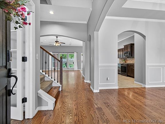 2nd image of 2316 Jefferson Rd