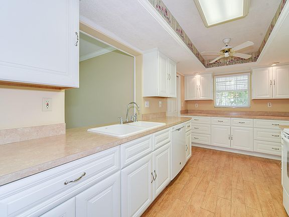4th image of 119 SW 8th Ct