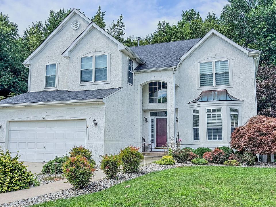1st image of 8 Hartsdale Ct