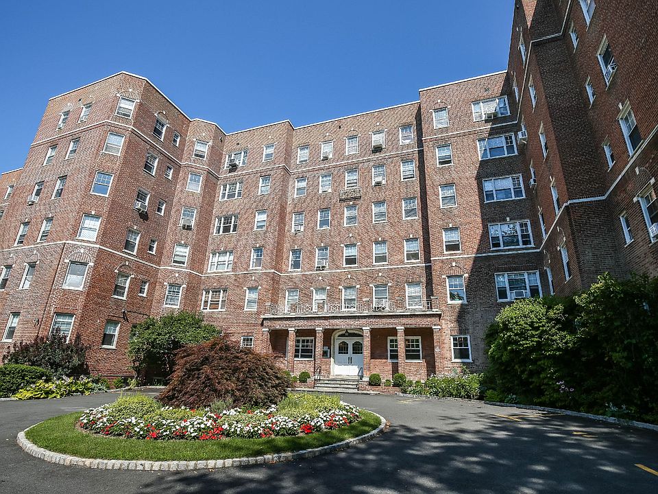 1st image of 50 N Broadway APT 2C