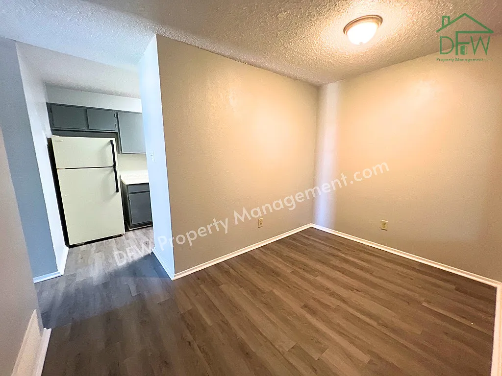 2 bed, 1.0 bath, 885 sqft, $1,050 — Photo 3