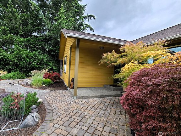 3rd image of 12024 Estates Lane SE