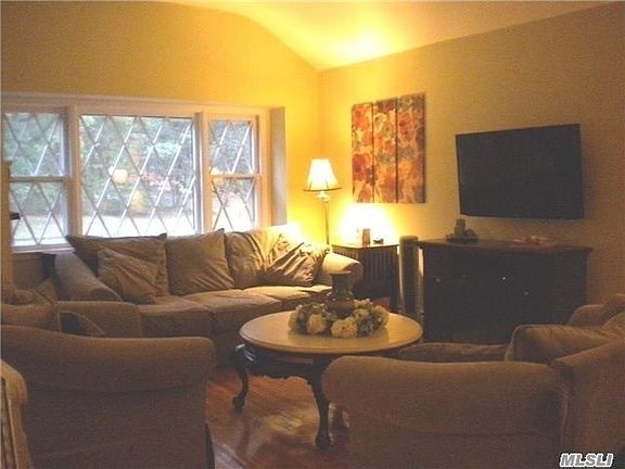 4th image of 8 Wintergreen Dr