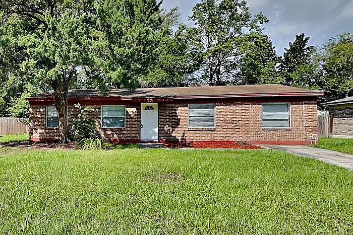 3 bed, 2.0 bath, 1247 sqft, $1,345 — Photo 1