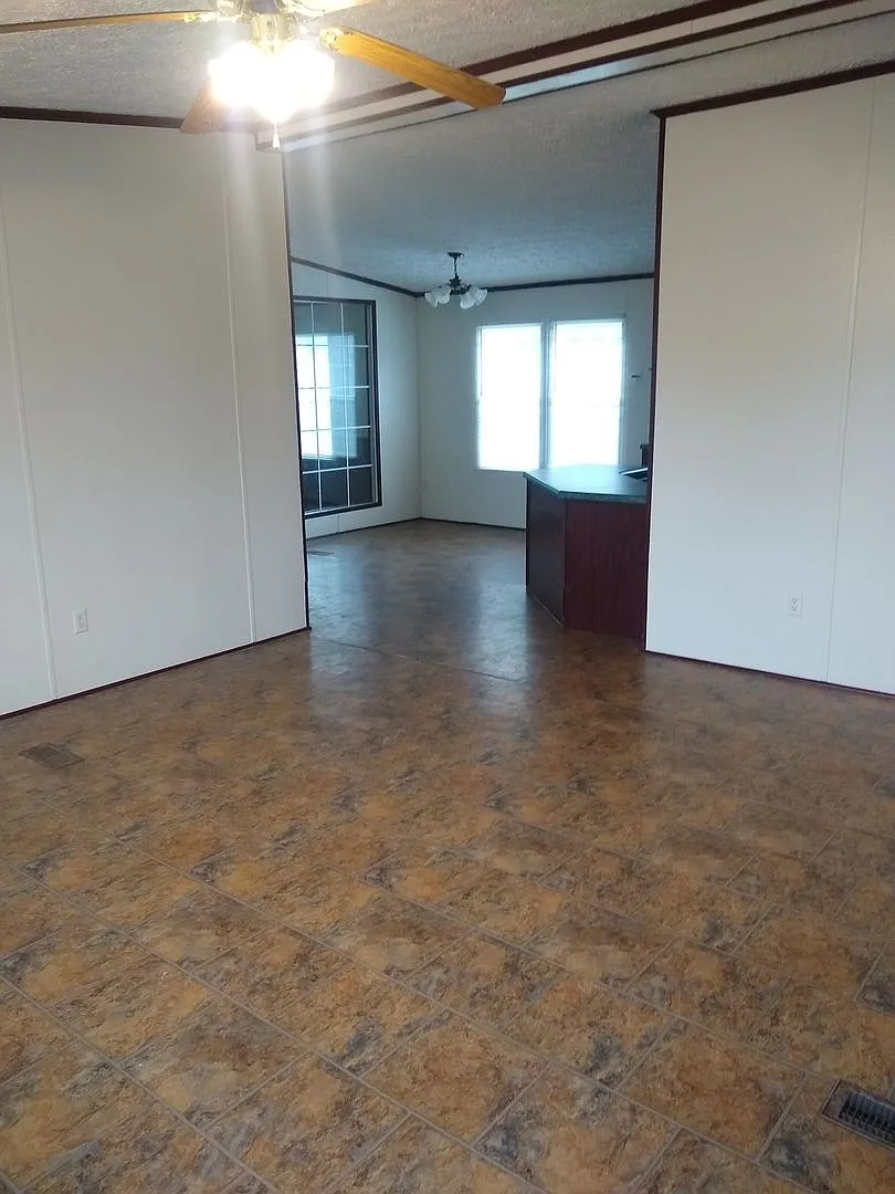 3BD/2B Mobile Home in Lakeland, GA — Photo 3