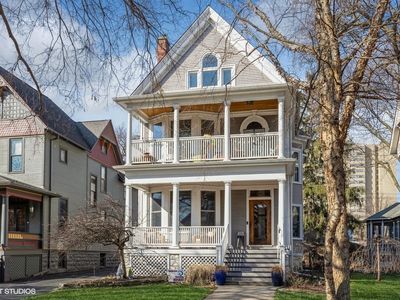 241 Clinton Ave, Oak Park, IL, 60302