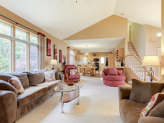 5th image of 675 Woodridge Dr N