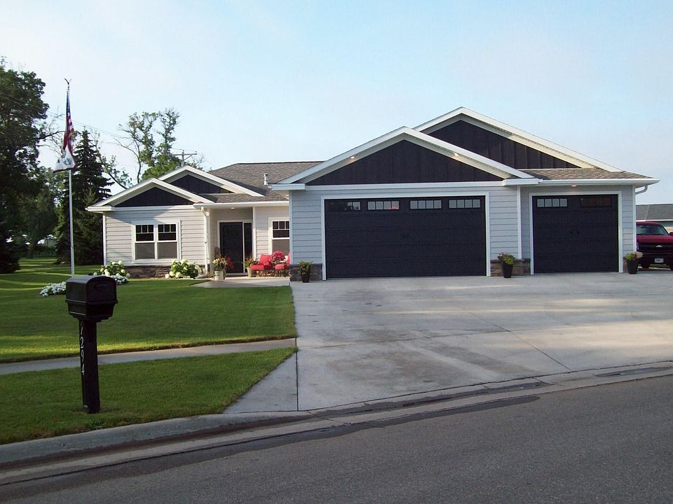 2nd image of 1294 Cherry Dr