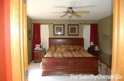 Master Bedroom : Has a bay window and plenty of room for a king size bed.