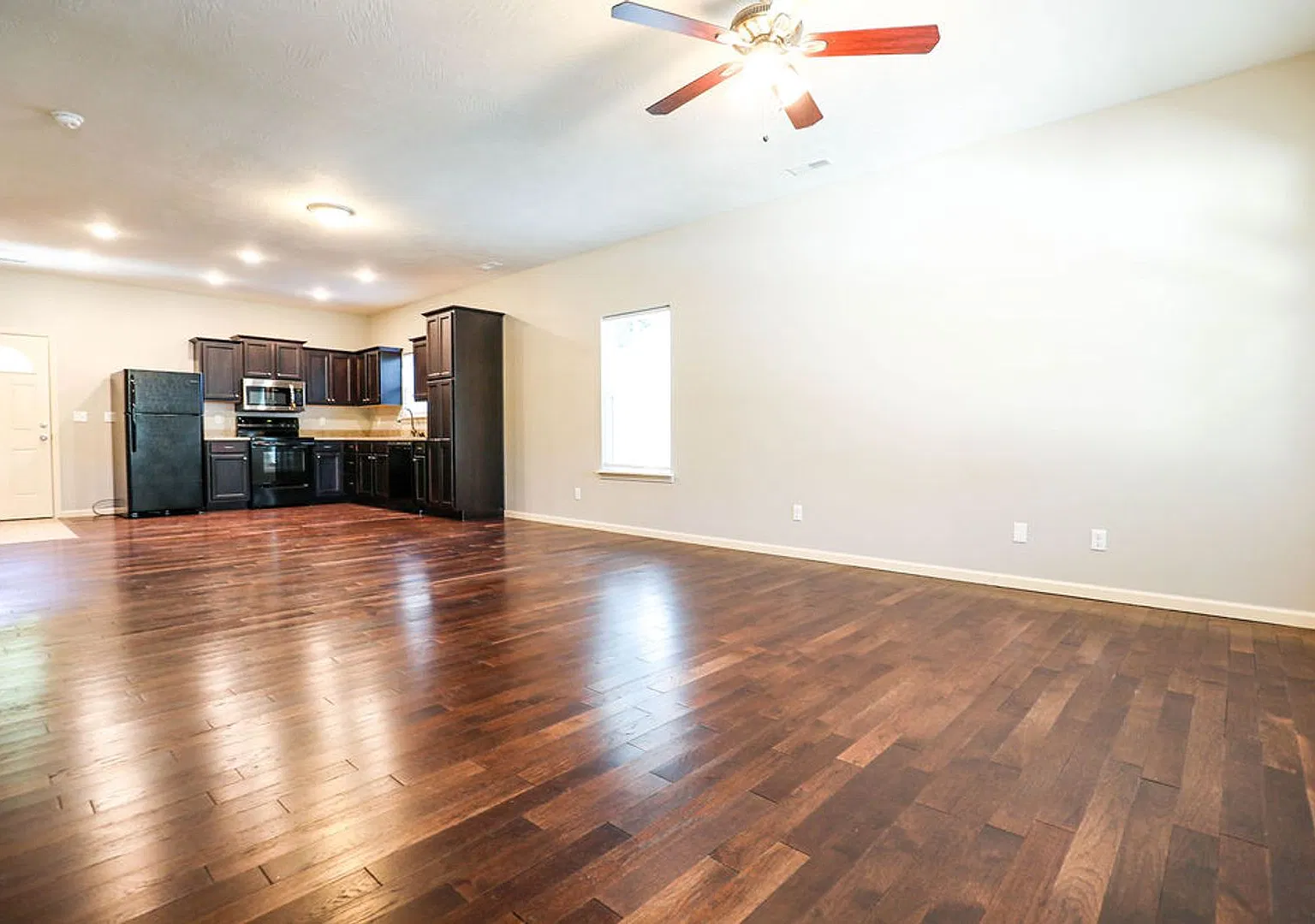 Gorgeous 4 Bed / 2 Bath Home Walk To Msu | Phelps Grove Neighborhood — Photo 4