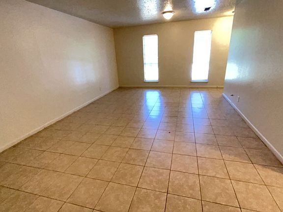 2nd image of 200 Nikki Dr #B