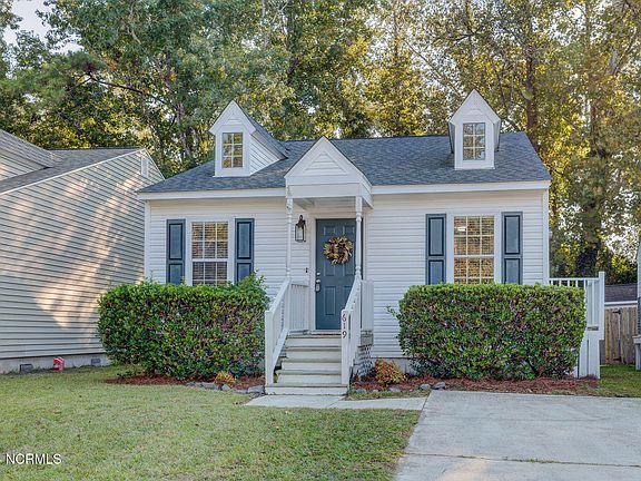 3rd image of 619 Varsity Drive