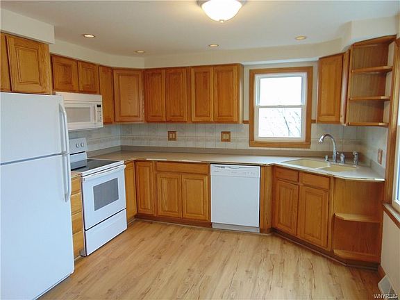 2nd image of 594 Niagara Falls Blvd