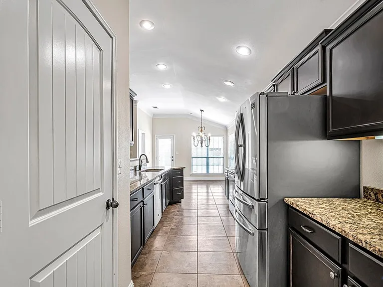 608 Memorial Ct — Photo 19