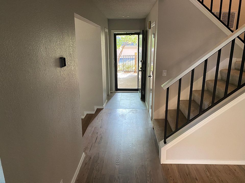 Entry/Foyer