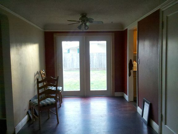Diningroom with french doors