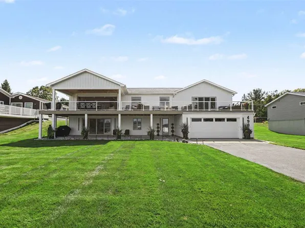 4906 Lakeshore Rd, Boyne City MI