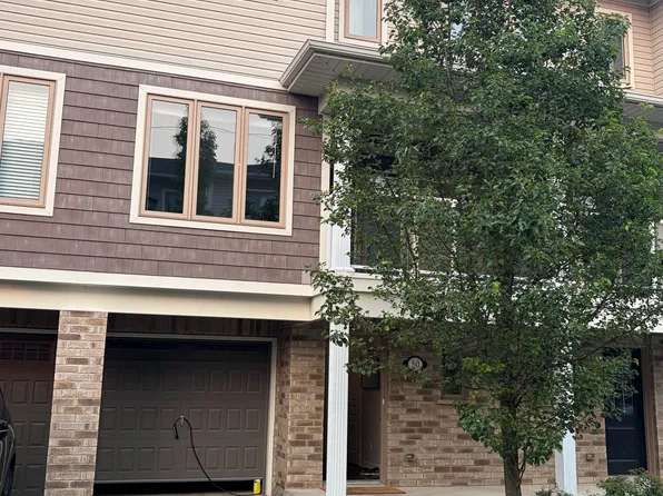 50 Scarlett Cmn #7, Saint Catharines, ON L2P 0C4