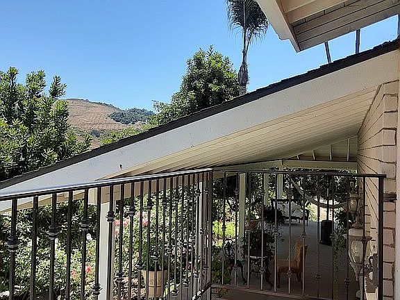 3rd image of 3830 Lake Garden Dr