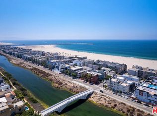 25 1/2 Mast St, Marina Del Rey, CA 90292