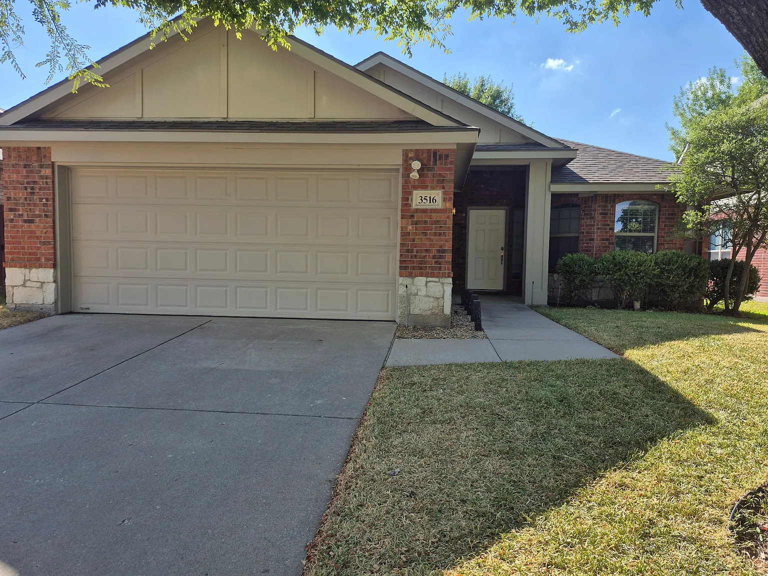 3 bed, 1706 sqft, $2,200 — Photo 1