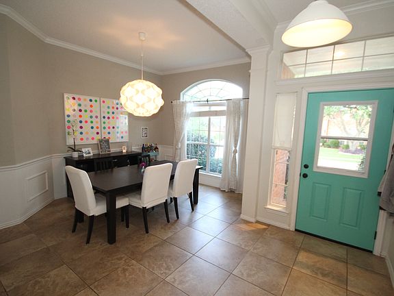 2nd image of 1609 Amber Ln
