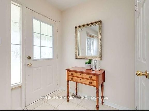 3rd image of 25 Haverhill Cres