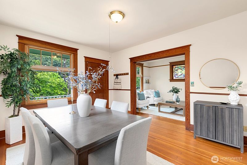 3rd image of 4611 34th Avenue W