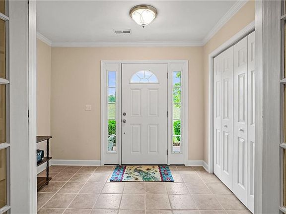 3rd image of 370 Sain Rd